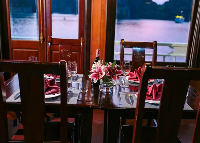 Garden Legend Cruise Khách sạn 4*