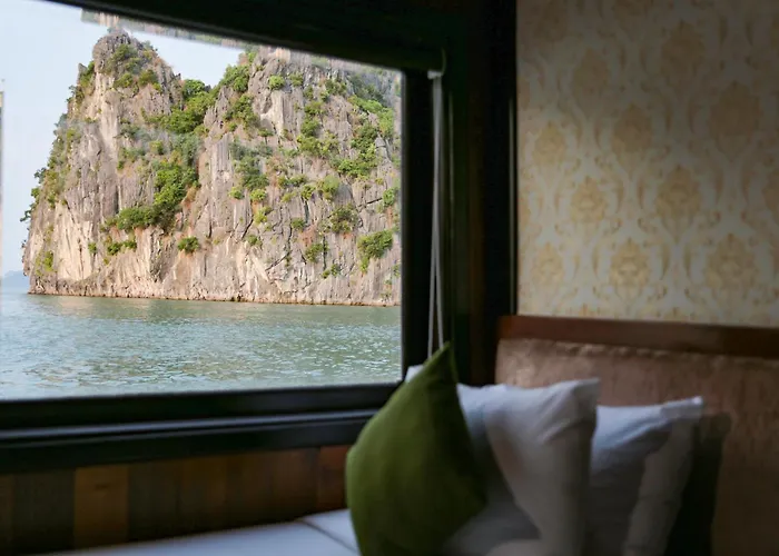 Khách sạn Garden Legend Cruise Hạ Long