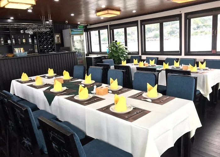 Khách sạn Garden Legend Cruise 4*