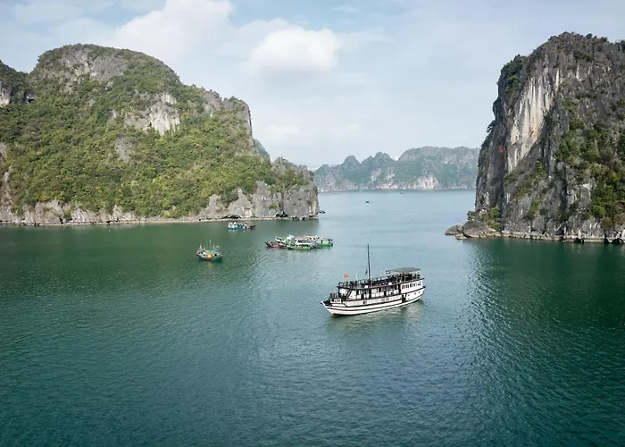 Khách sạn Garden Legend Cruise 4*