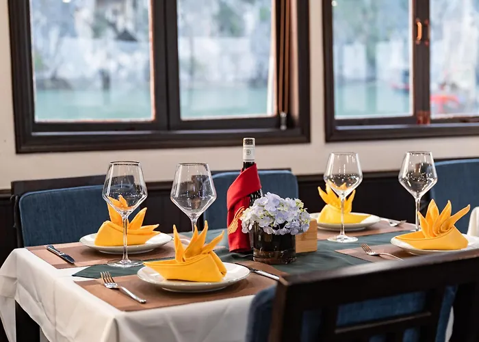 Garden Legend Cruise Khách sạn 4*