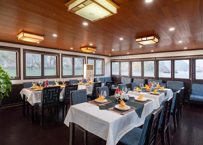 Khách sạn Garden Legend Cruise 4*